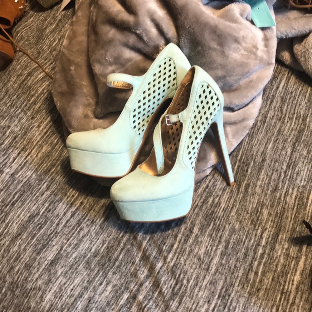 Sea foam heels